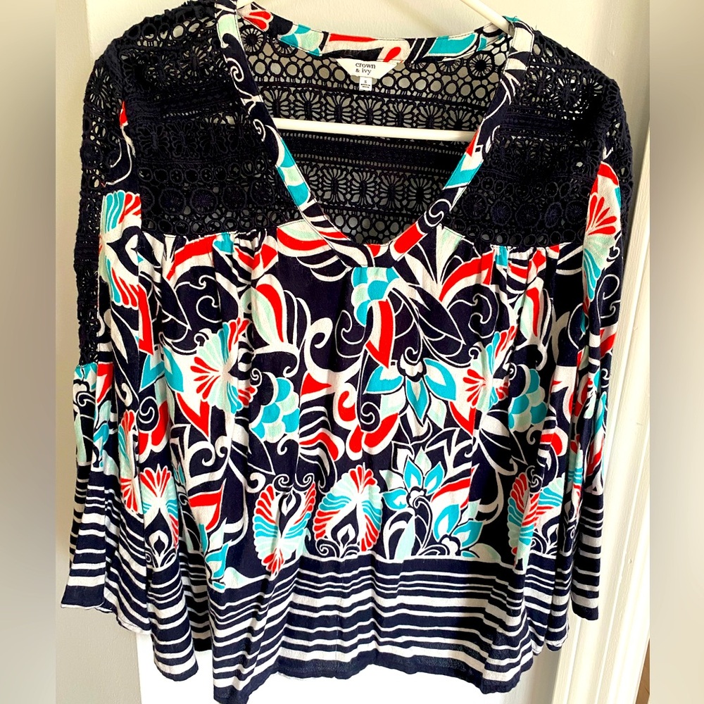 Crown and Ivy cropped top with 3/4 bell sleeves. Size S